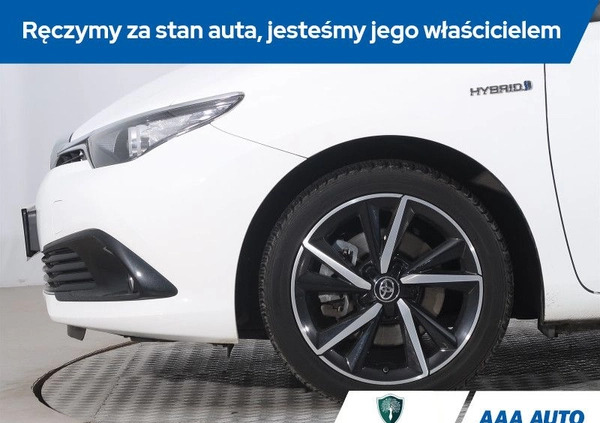 Toyota Auris cena 77000 przebieg: 44040, rok produkcji 2017 z Jedwabne małe 301